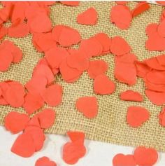Canon à confettis cœur rouge en papier 
