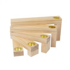 Optez pour cette déco en bois comportant 5 bougeoirs pour la table de votre événement | jourdefete.com