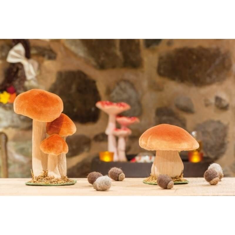 Des décorations à suspendre en forme de champignons fabriquées à
