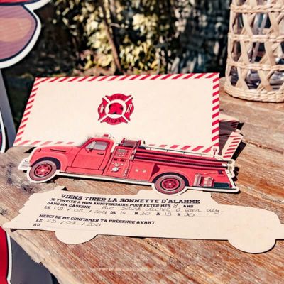 8 invitations et enveloppes anniversaire pompier | jourdefete.com