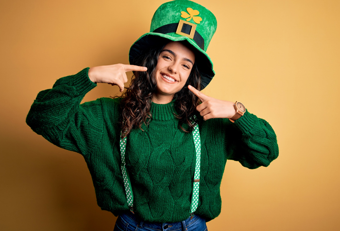 6 Pièces Accessoire de Costume de Saint-Patrick Comprenant Chapeau Leprechaun Collier Shamrock Photobooth de Lunettes Headboppers Cravates et Bracelet pour Fête 